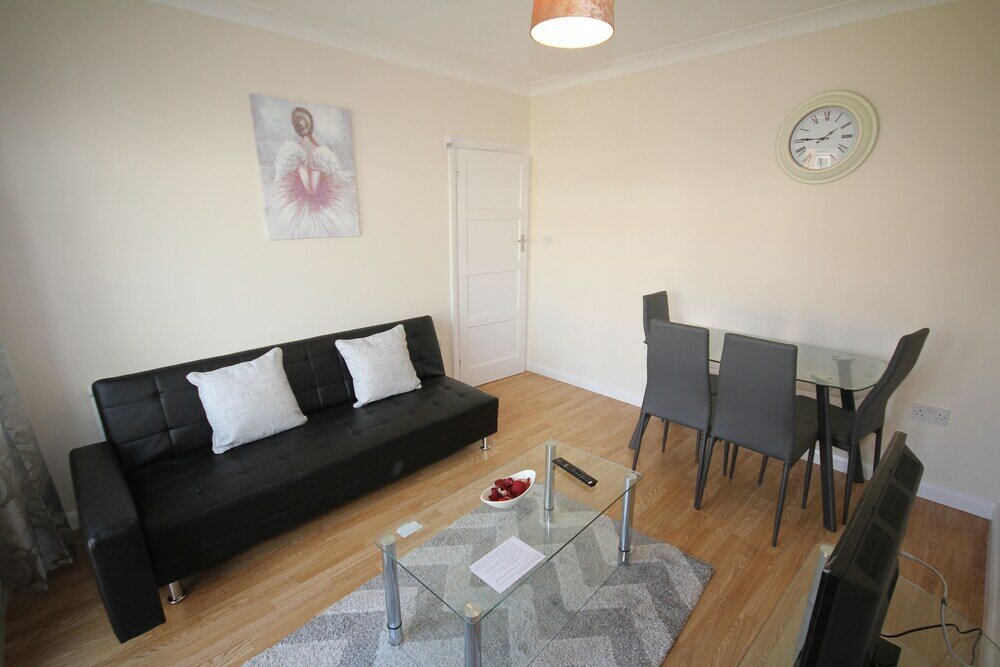 Фото Deane House