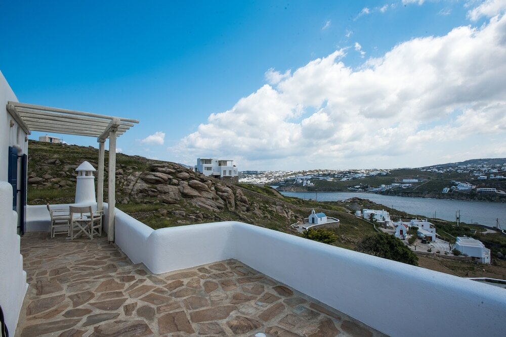 Фото Anemoessa House