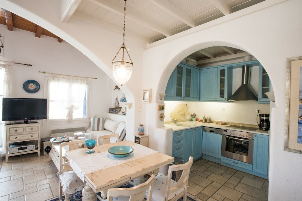 Фото Anemoessa House