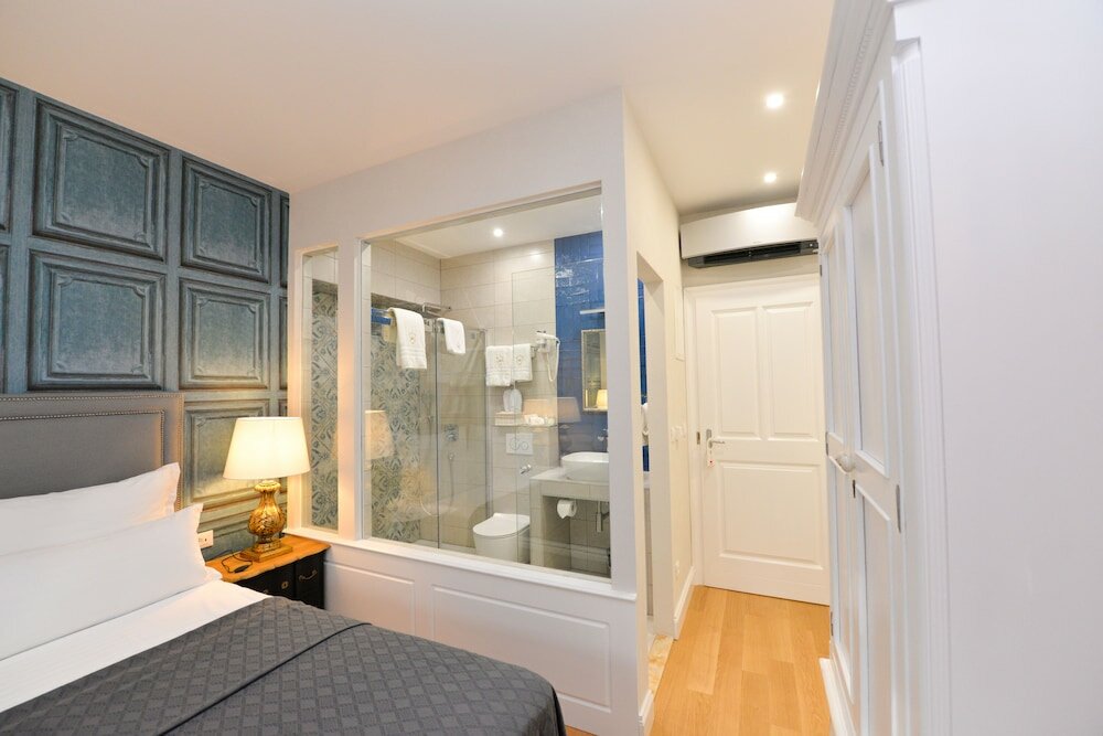 Фото The Duke Luxury Rooms