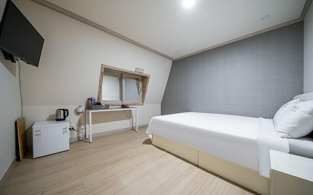 Фото Yeosu Rainbow Self Check-in Motel