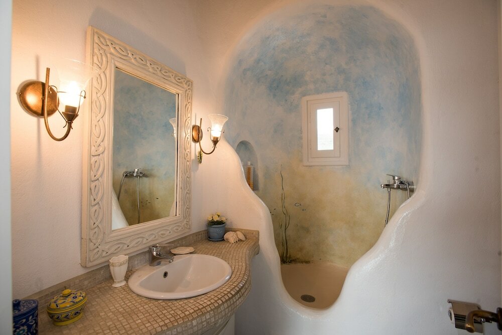 Фото Anemoessa House