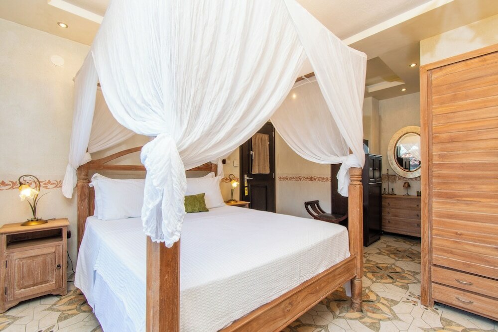 Фото Oreiades Parthenon