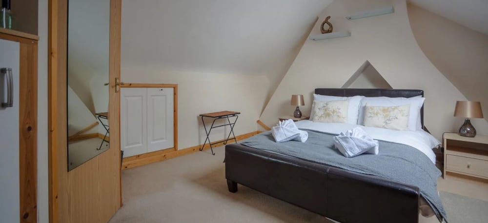 Фото Goldcrest House