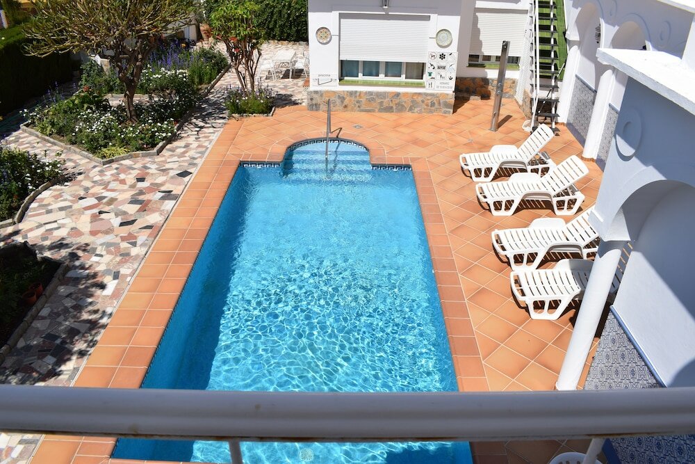 Фото Apartamentos El Jardin