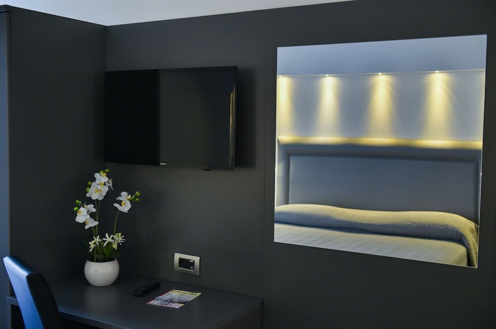 Фото Pompei Inn Ruins Luxury Suites