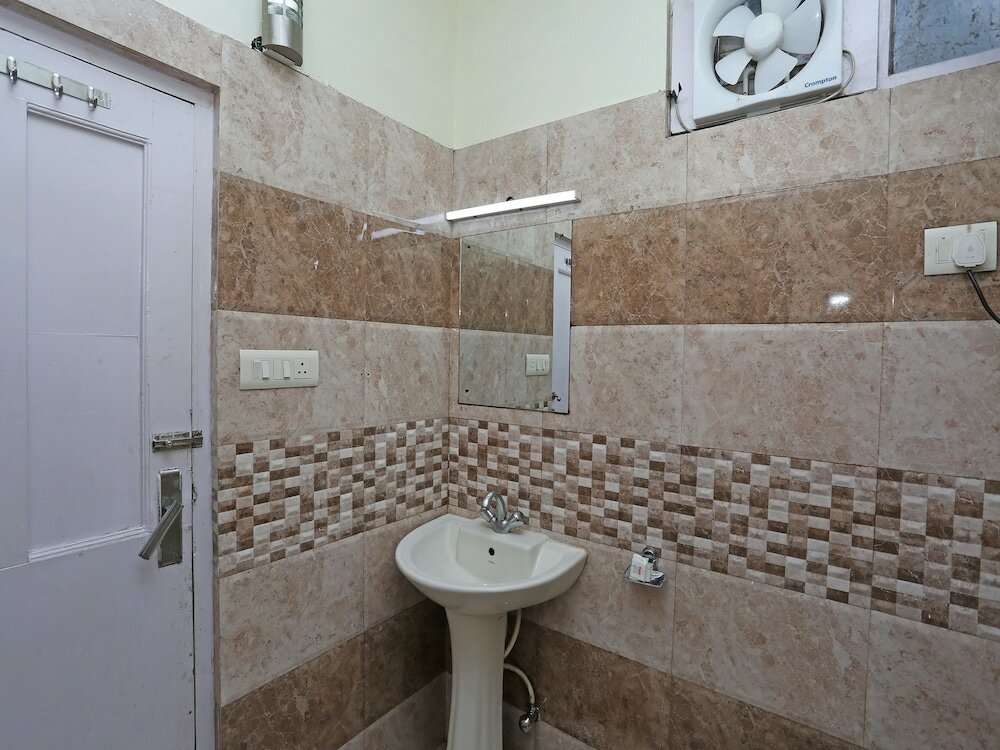 Фото Oyo 27002 H S R Ram Bazaar