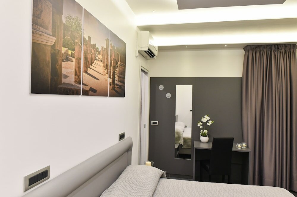 Фото Pompei Inn Ruins Luxury Suites