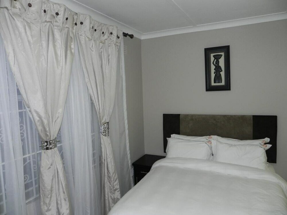 Фото Owee's Place