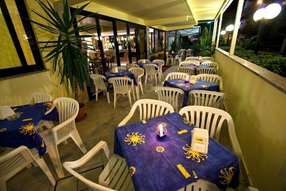 Фото Hotel Karin