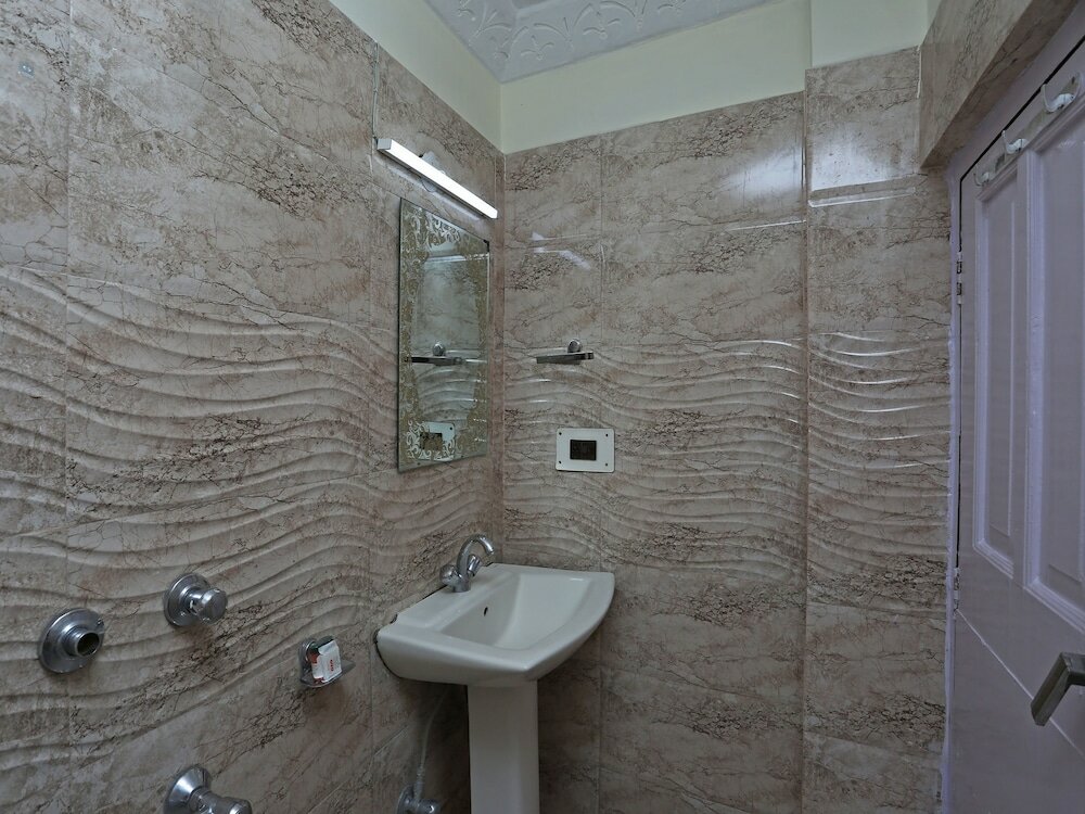 Фото Oyo 27002 H S R Ram Bazaar