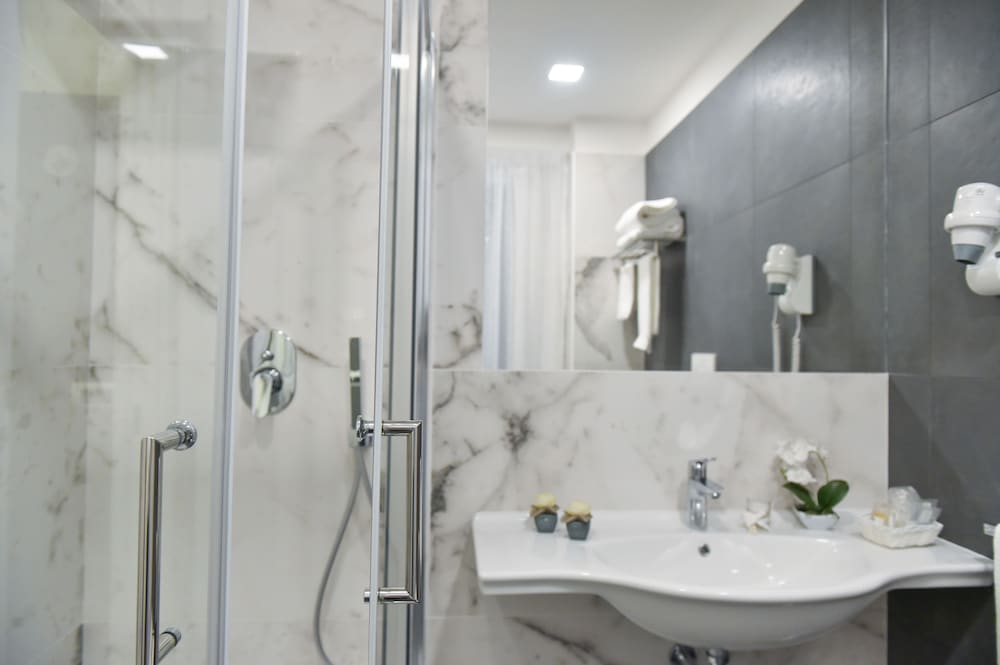 Фото Pompei Inn Ruins Luxury Suites