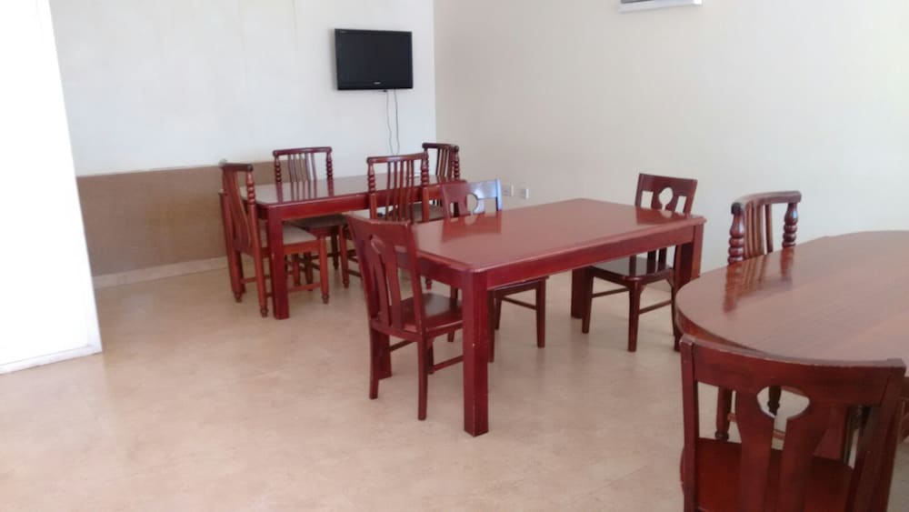 Фото United Motel Entebbe