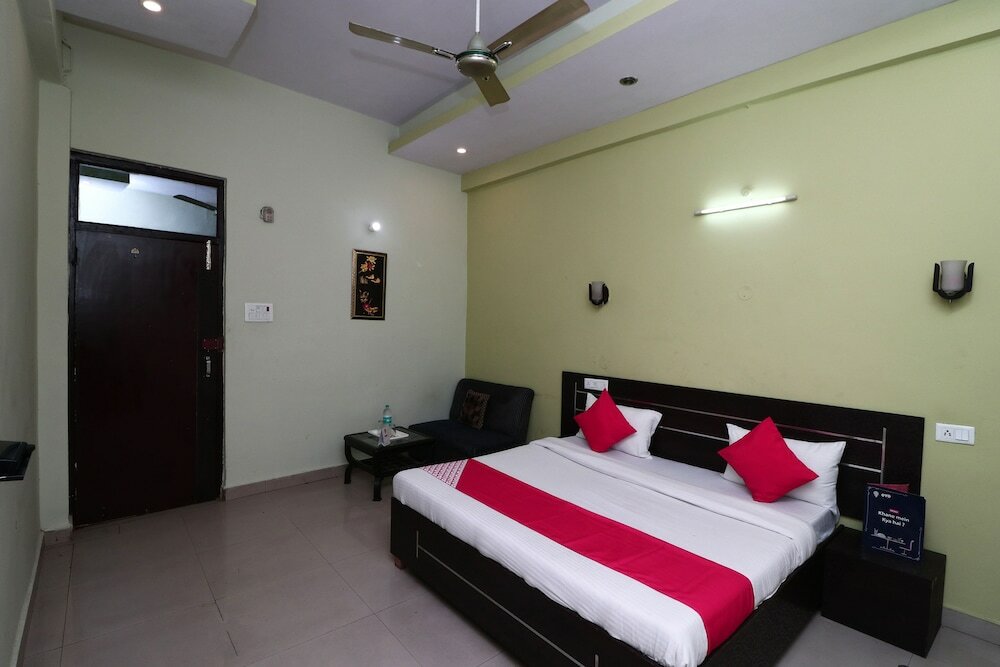 Фото Oyo 16905 The Rohtak Hyatt