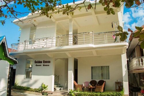 Гостиница Golden Queen Guest House в Сандоуэе