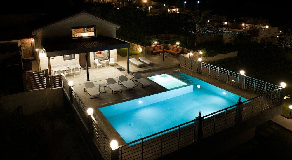 Фото Aracelia Villas with private pools