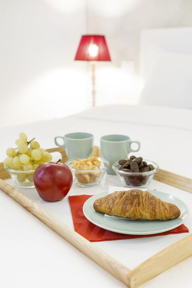 Фото GetTheKey San Vitale Apartment