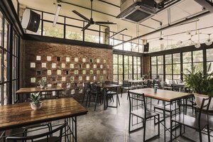 Гостиница The Flying Fish Hostel