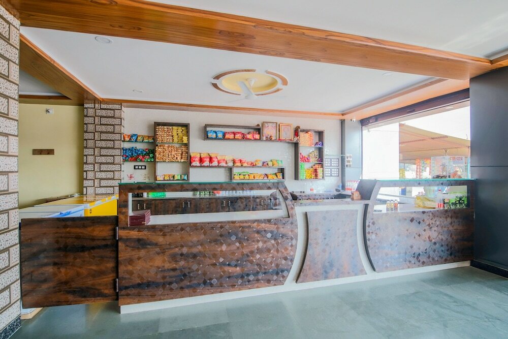 Фото Oyo 25084 Hotel Jai Hind