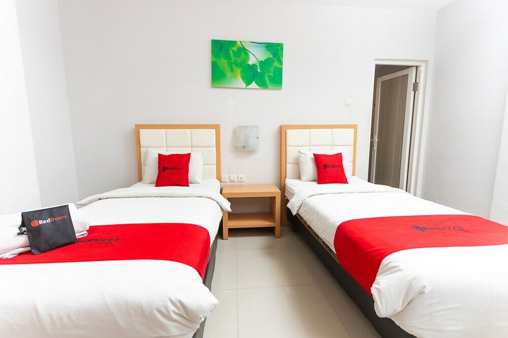 Фото RedDoorz Plus @ Idjen Boulevard Malang