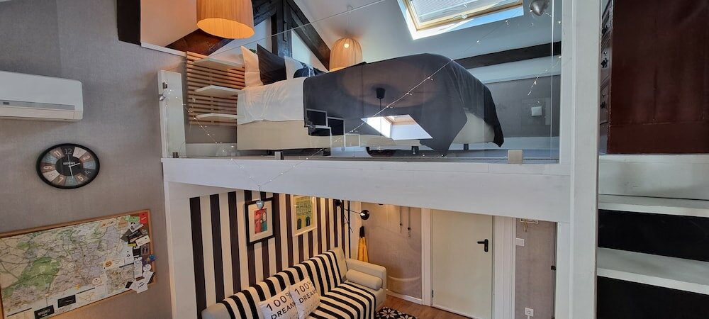 Фото Studios with Mezzanine Rua da Moeda