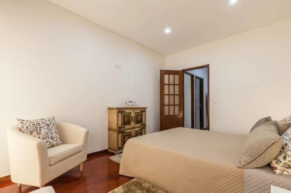 Фото Barnabe Apartment