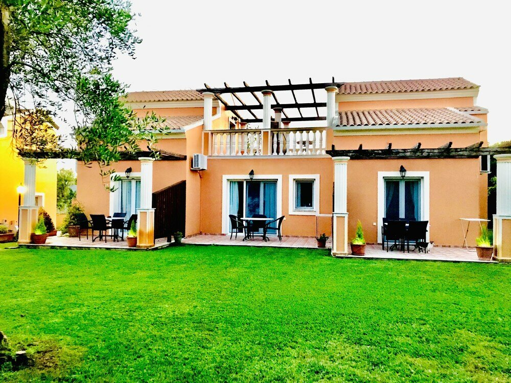 Фото L'Eremo Luxury Apartments