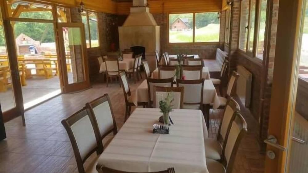 Фото Hotel Mladost