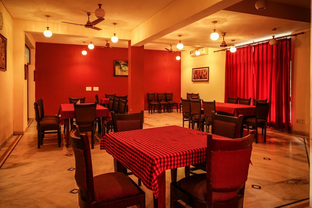 Фото Hotel Neeraj Bhawan