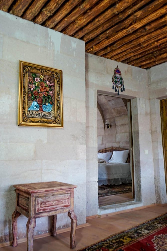 Фото Valley Inn Cave Hotel