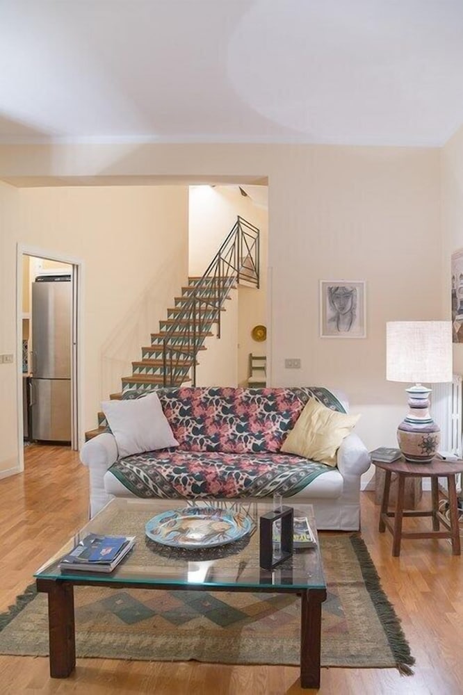 Фото Casa all'ex Fabbrica di Pomodoro