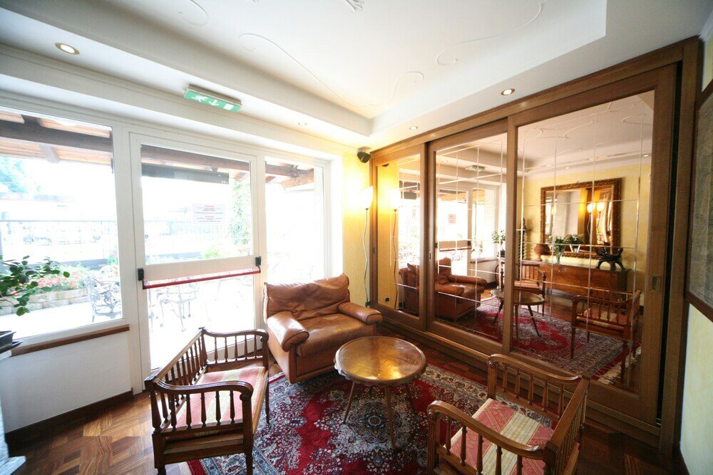 Фото Hotel Ungheria Varese 1946