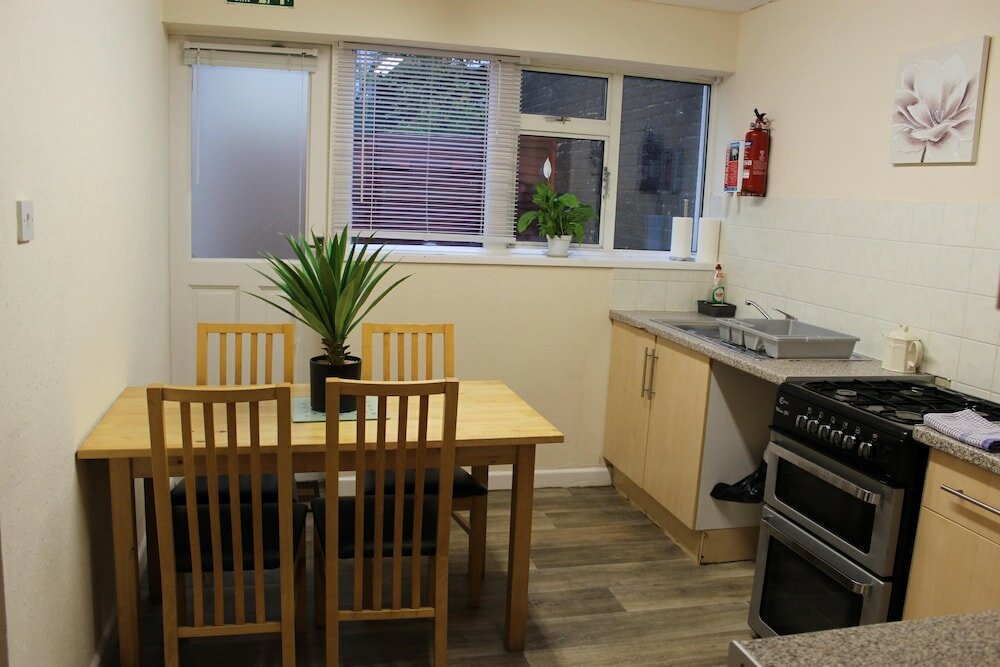 Фото Royal Ashton Hotel