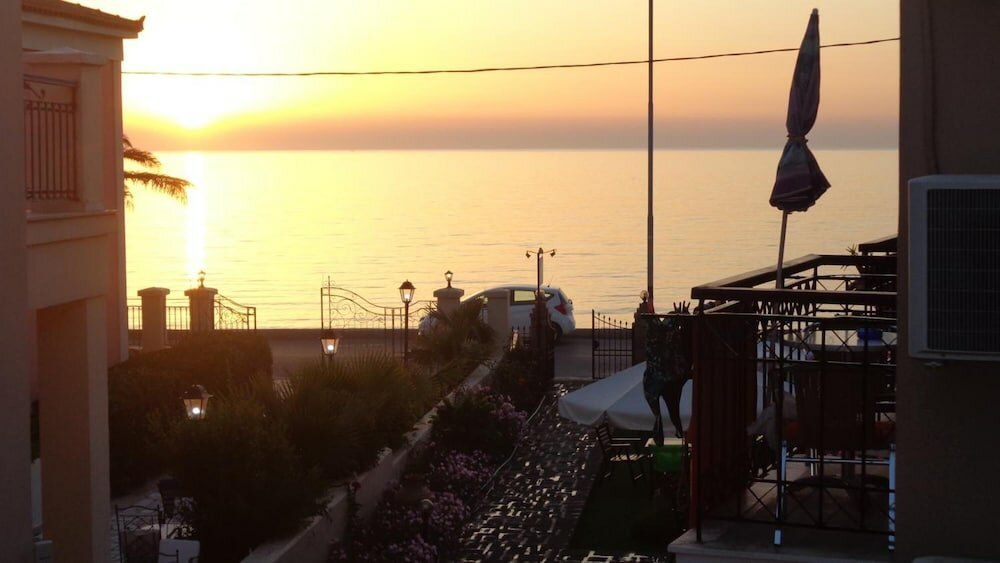 Фото Niki Studios Sea-Front