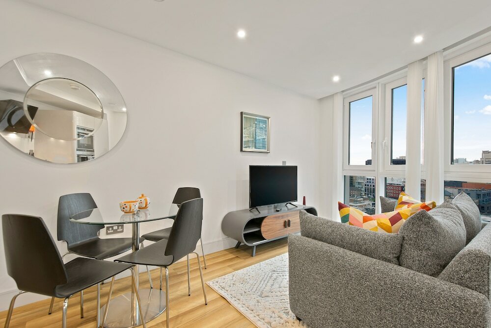 Фото Altitude Point Serviced Apartments by TheSquare