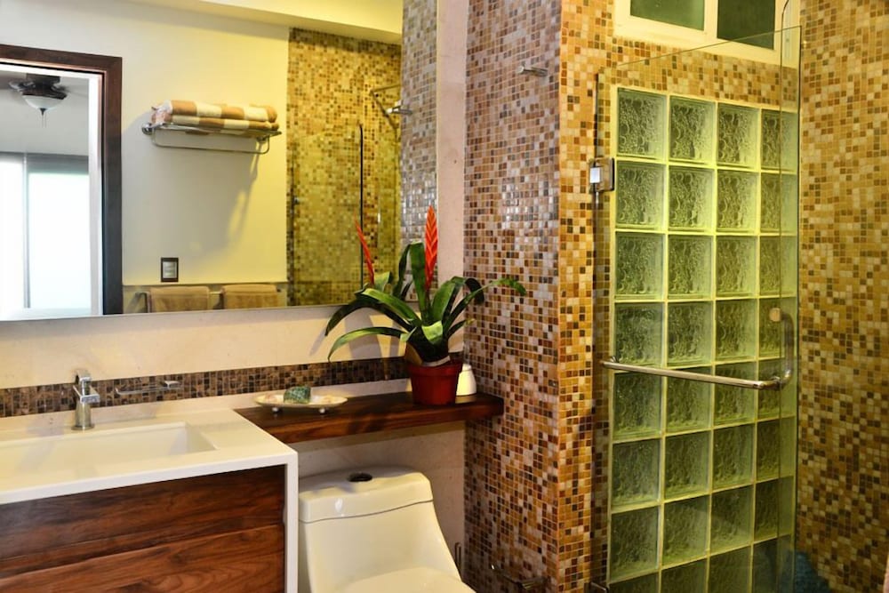 Фото Las Olas downtown Condos by Playa Paradise