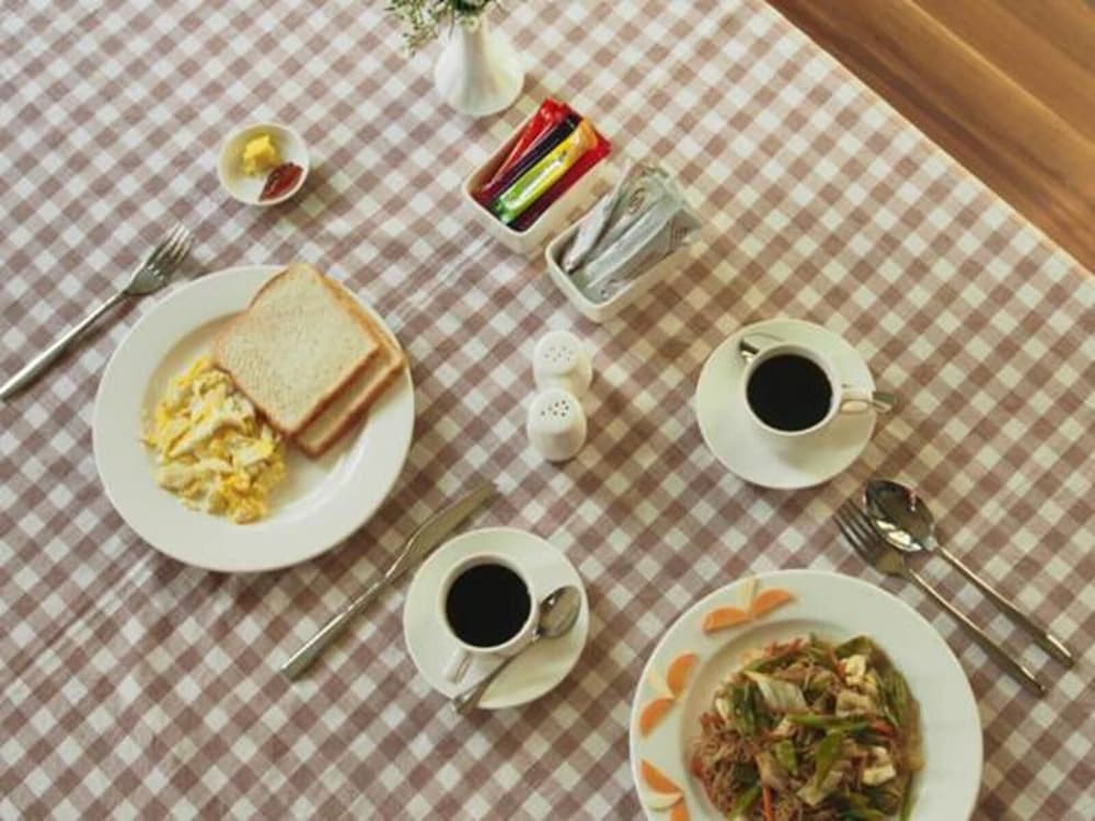 Фото 501 Merchant Bed & Breakfast - Hostel