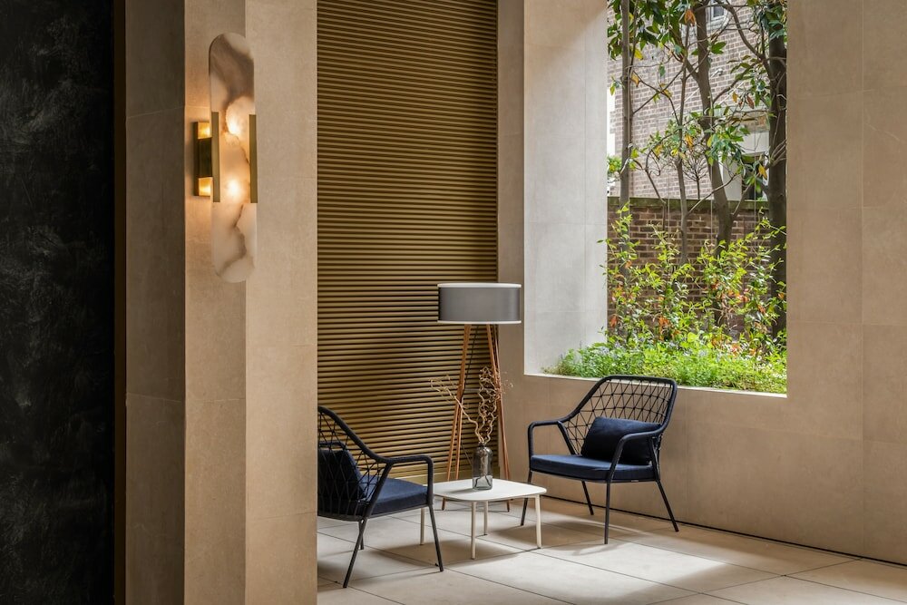 Фото Monarch House Serviced Apartments