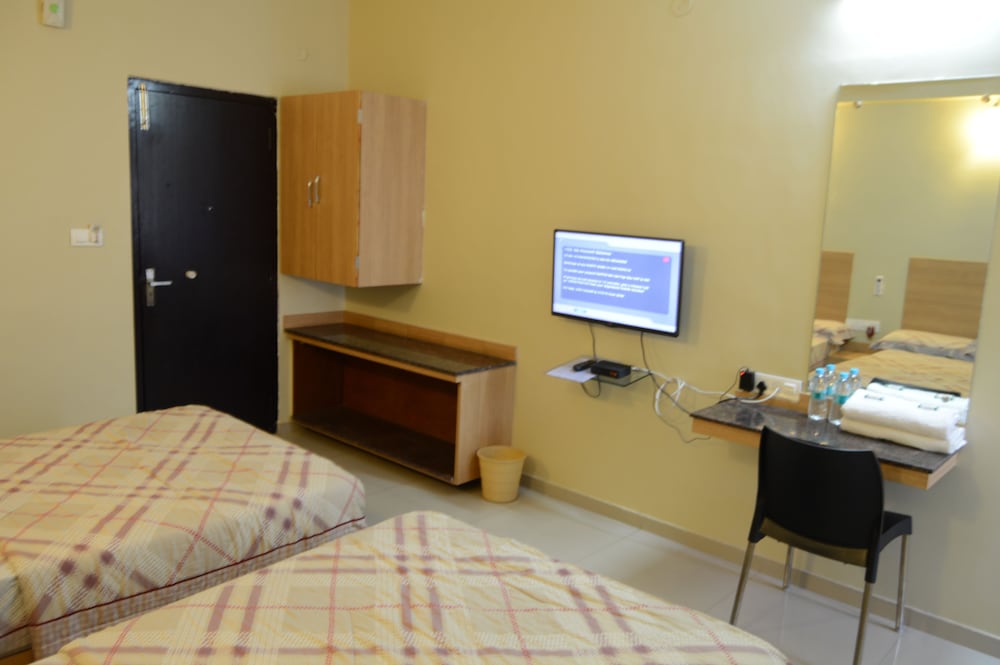 Фото Hotel B M Shree Residency