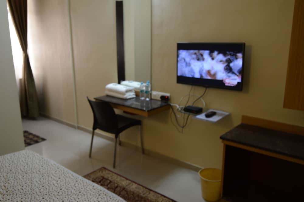 Фото Hotel B M Shree Residency