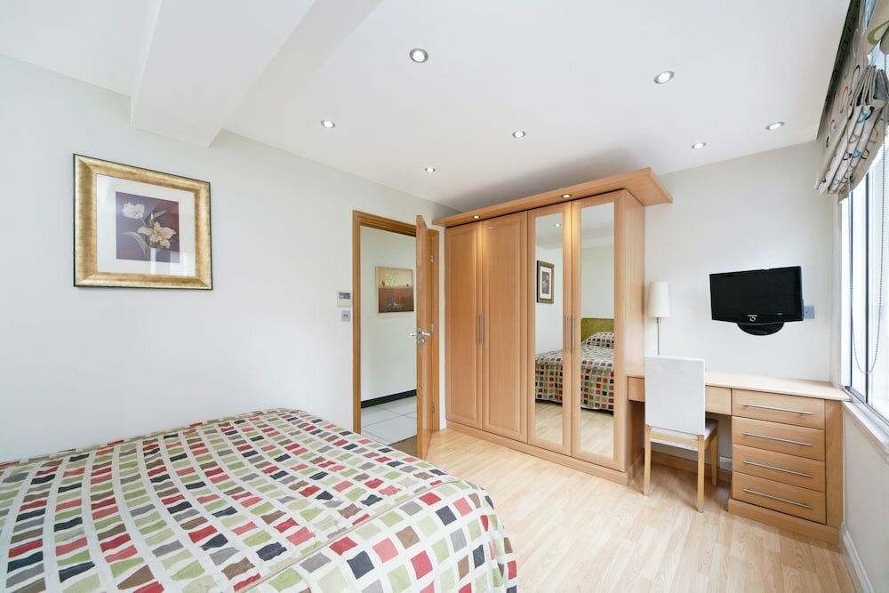 Фото Baker Street Suites