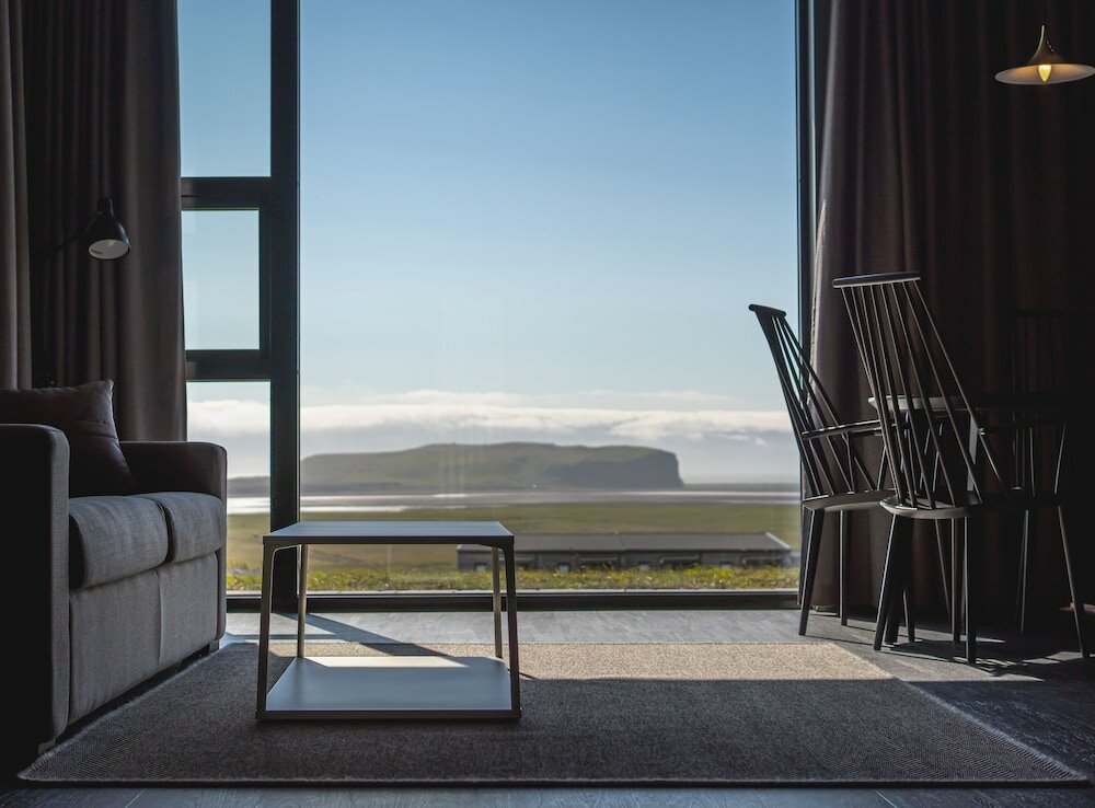 Фото Black Beach Suites