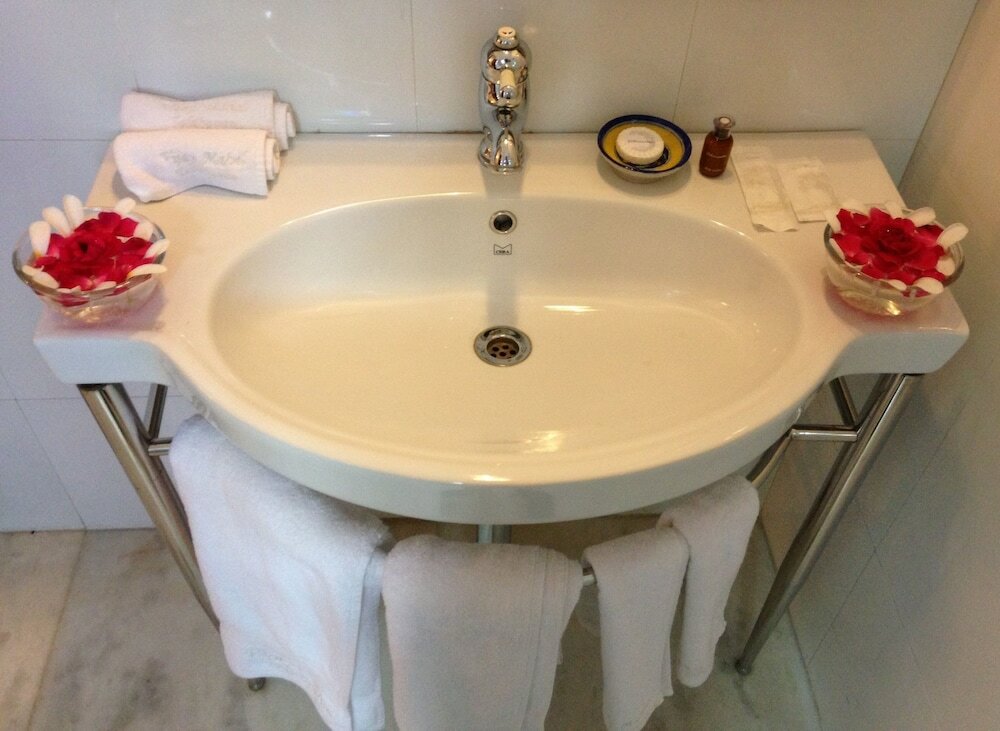 Фото Talabgaon Castle