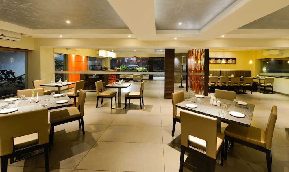 Фото Treebo swastik