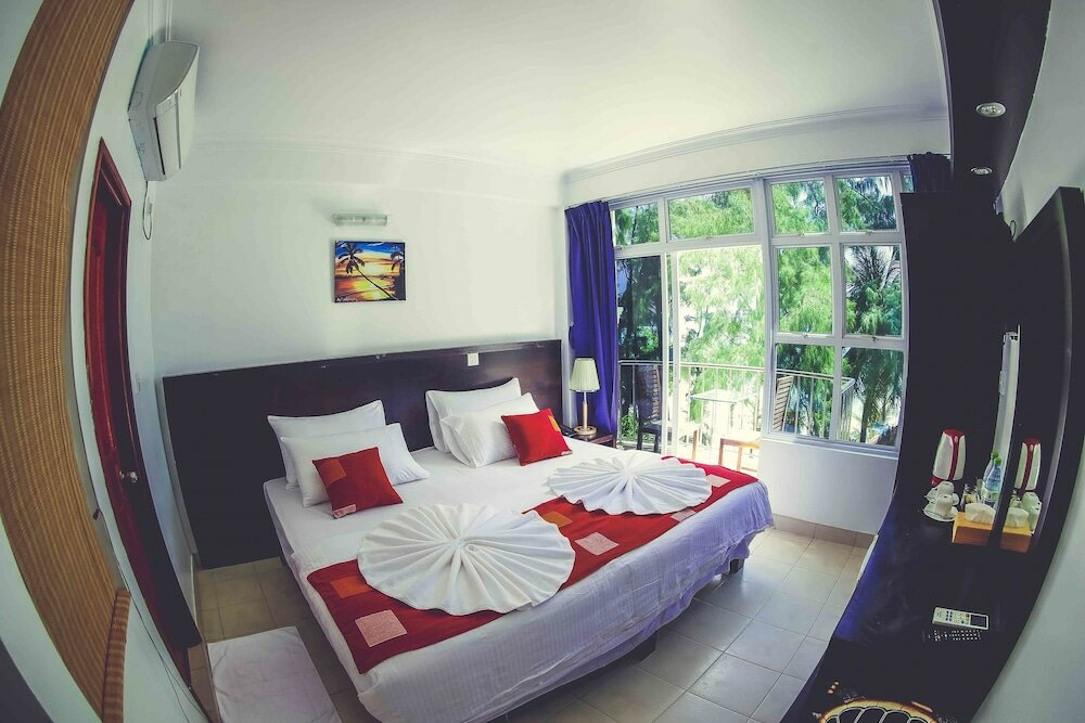 Фото Sunny Suites Inn