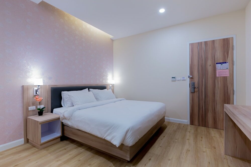 Фото Leela Orchid Hotel