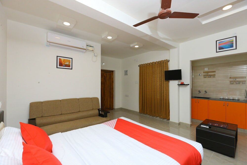 Фото Oyo 10701 Moukthi Apartment