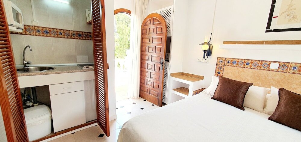 Фото Granada Apartments Ibiza