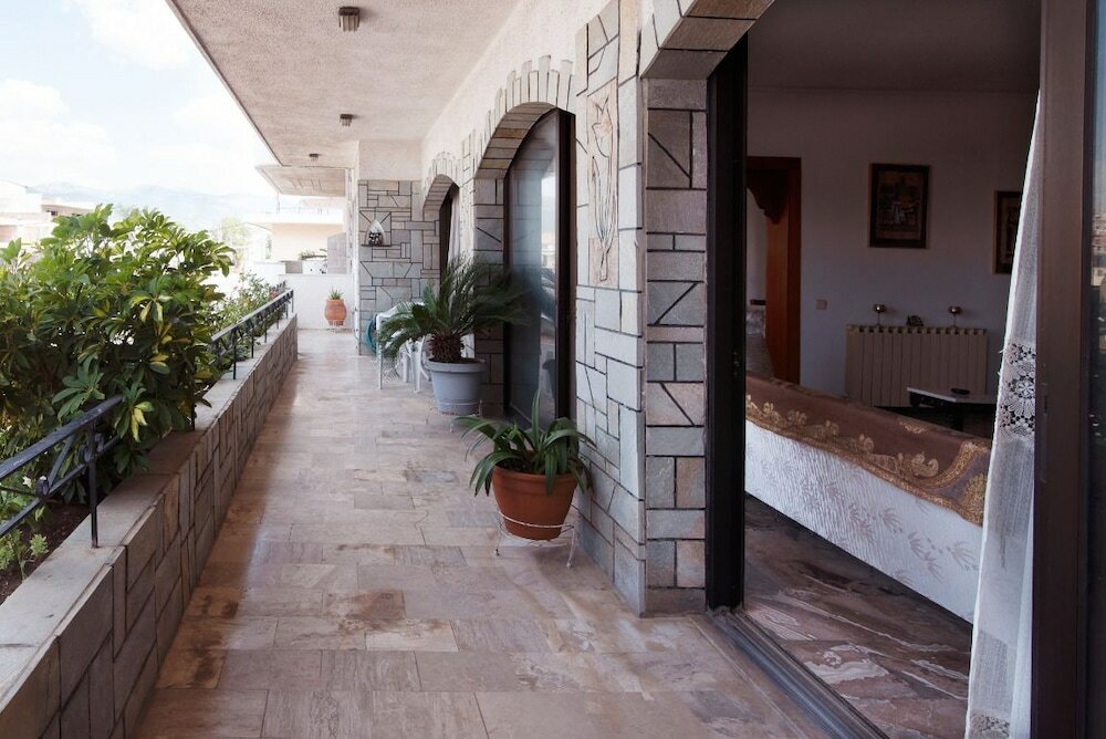 Фото Spacious House