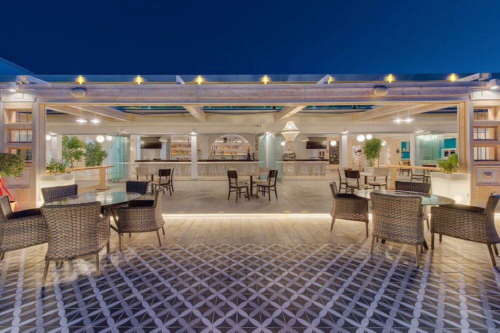 Фото Mandala Seafront Suites